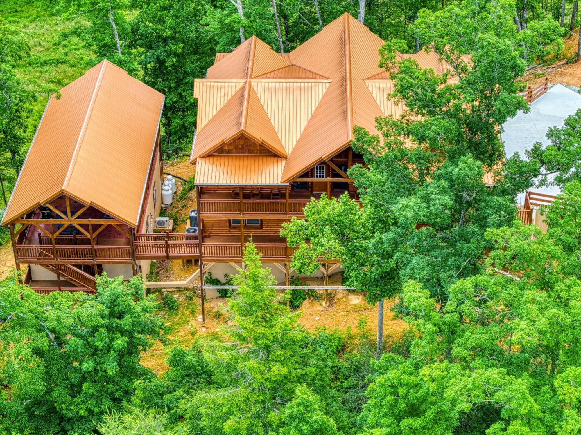 Majestic Splash- 8 Bedroom, Indoor Pool, Hot Tub, 1089 Free Tickets Each Paid Day, Dollywood Sevierville Dış mekan fotoğraf